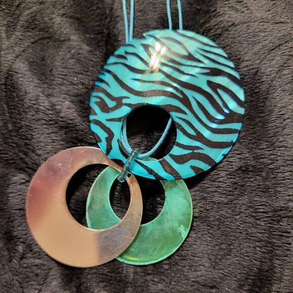 Beautiful necklace with multicolored shells - Picture 8 of 8